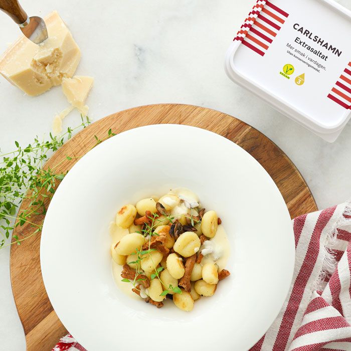 Stekt gnocchi med svamp och smörsås