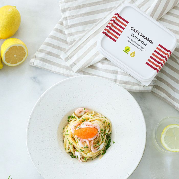 Citronpasta med räkor och löjrom